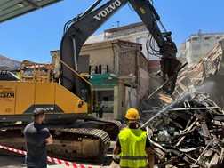 Ένα μήνα θα διαρκέσουν οι κατεδαφίσεις έναντι του Αρχαίου Θεάτρου 